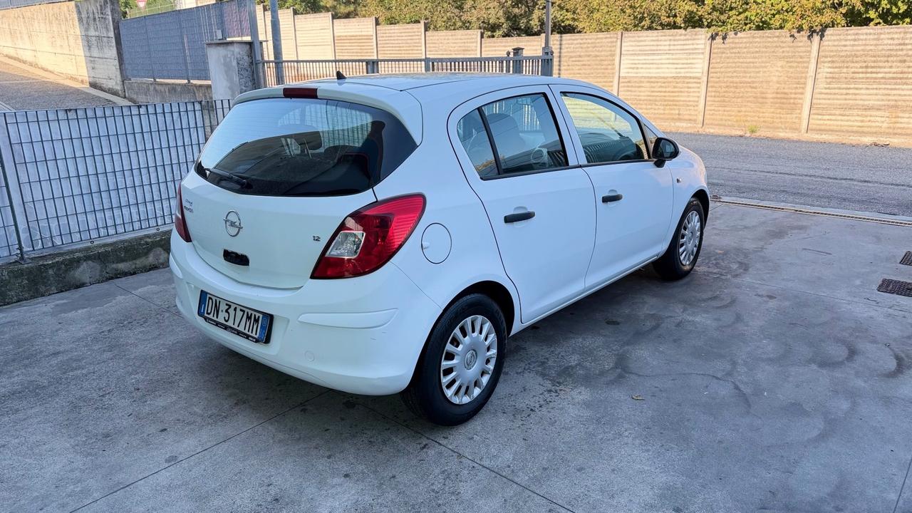 Opel Corsa 1.2 5 porte Cosmo