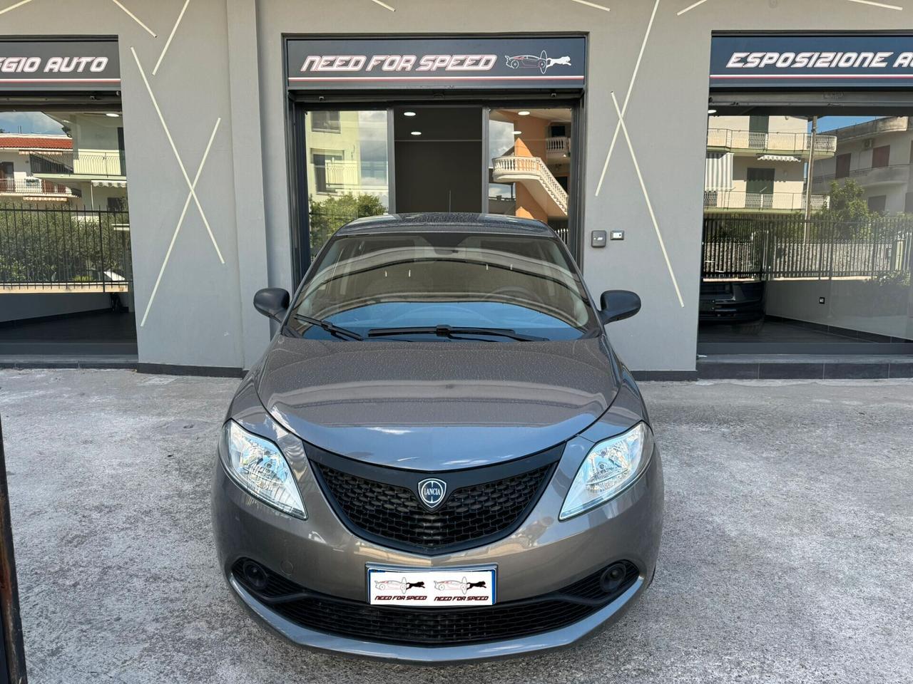 Lancia Ypsilon 1.0 FireFly 5 porte S&S Hybrid Ecochic Silver