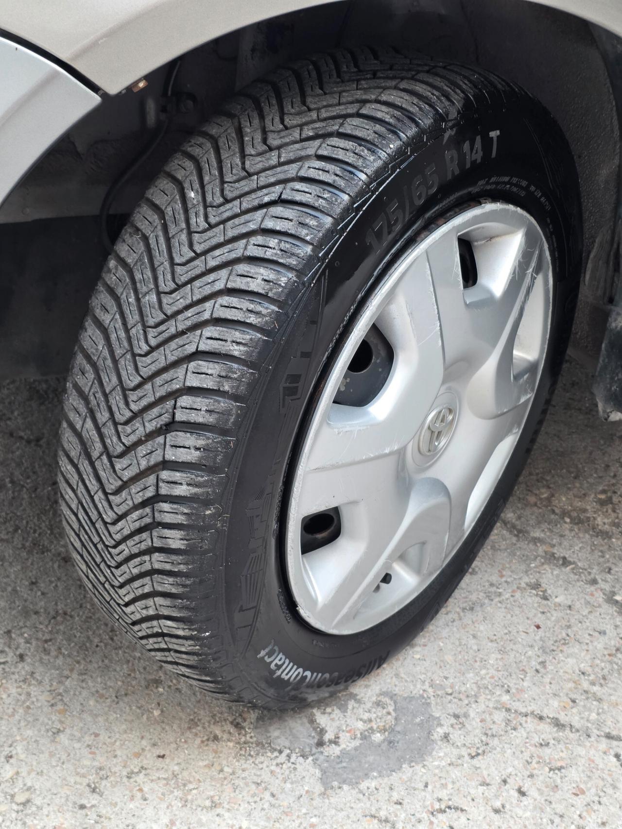 Toyota Yaris 1.0i 16V cat 3 porte