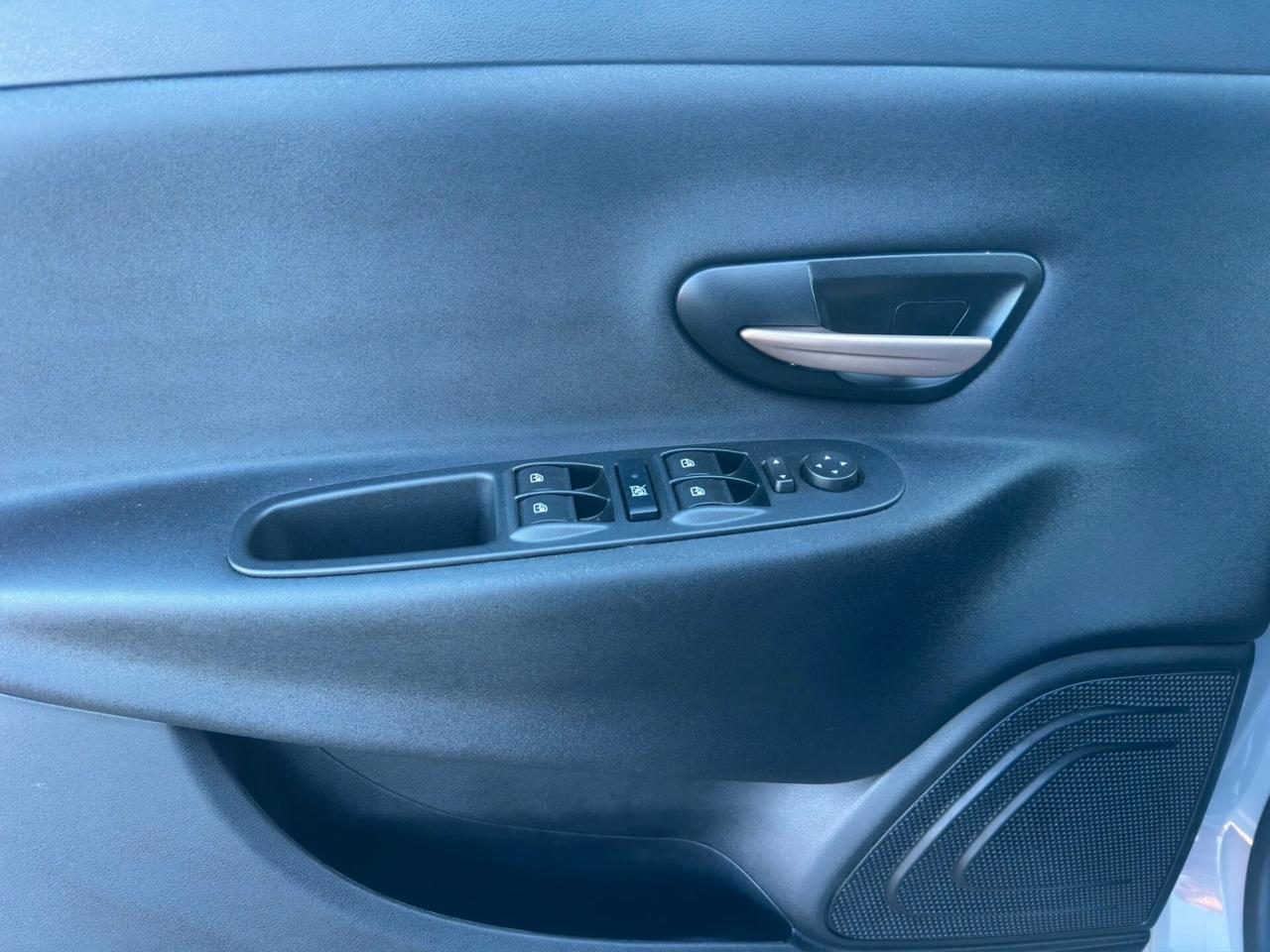 Lancia Ypsilon 1.0 FireFly 5 porte S&S Hybrid Alberta Ferretti