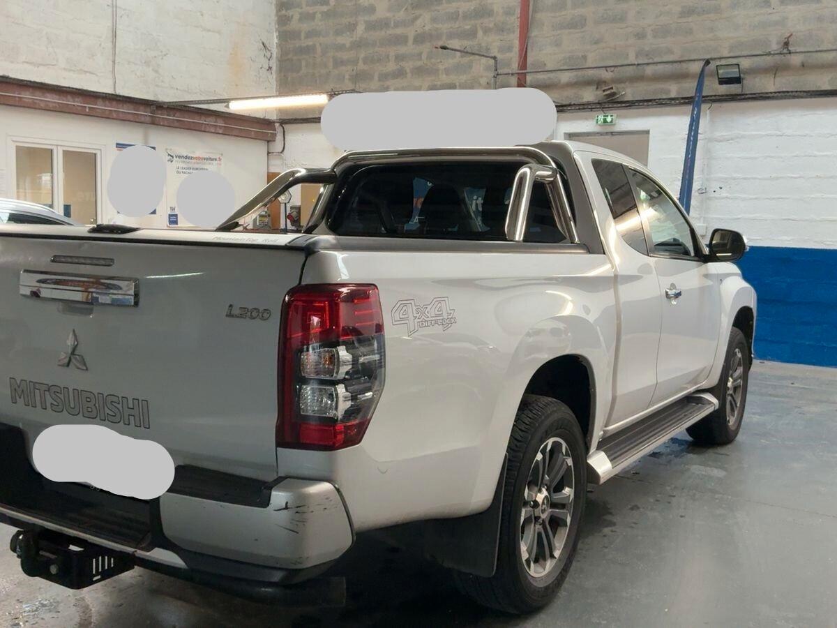 Mitsubishi L200 2.3 D Club Cab 4x4 Super Select Intense