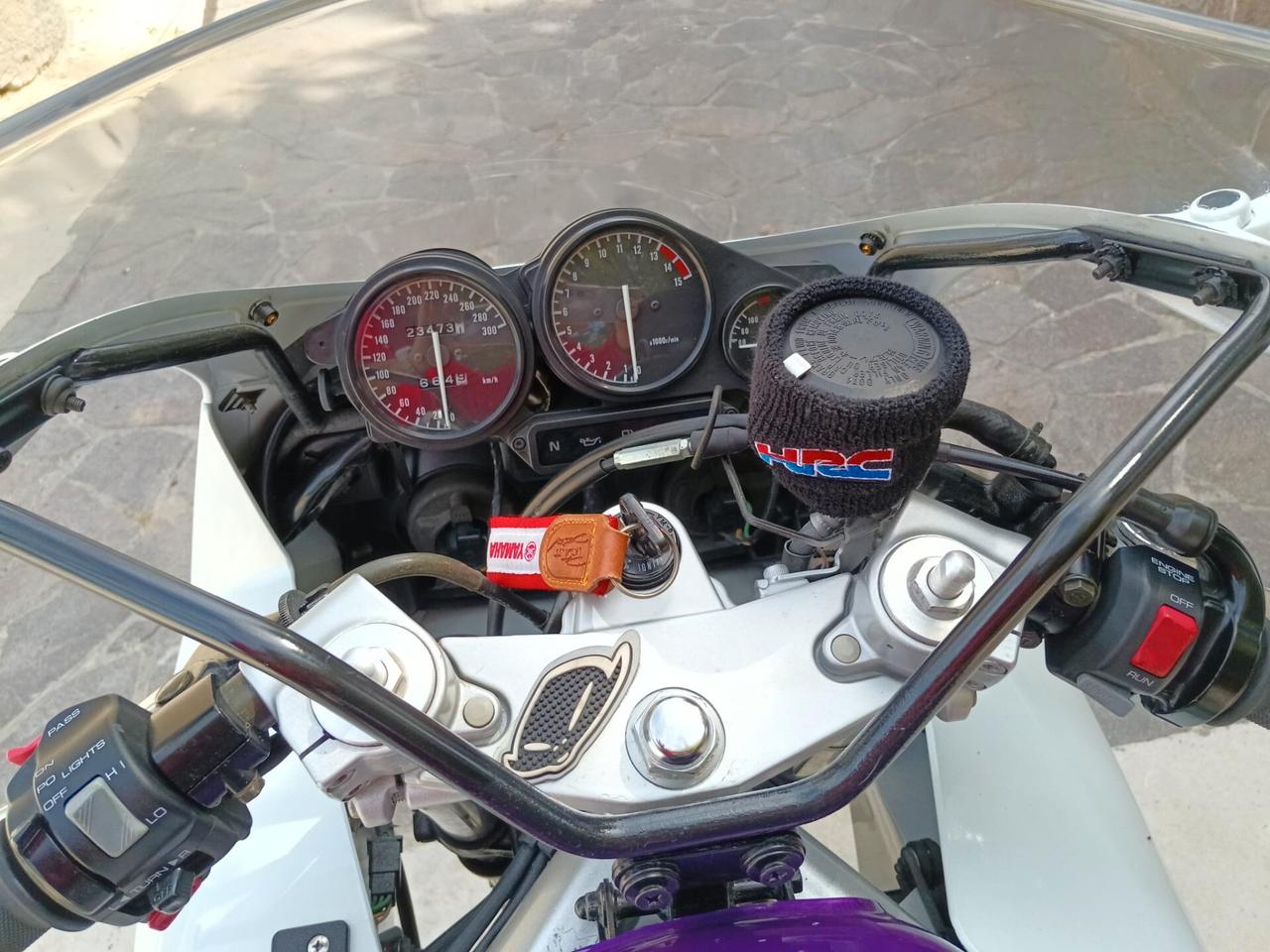 Yamaha FZR 600 R
