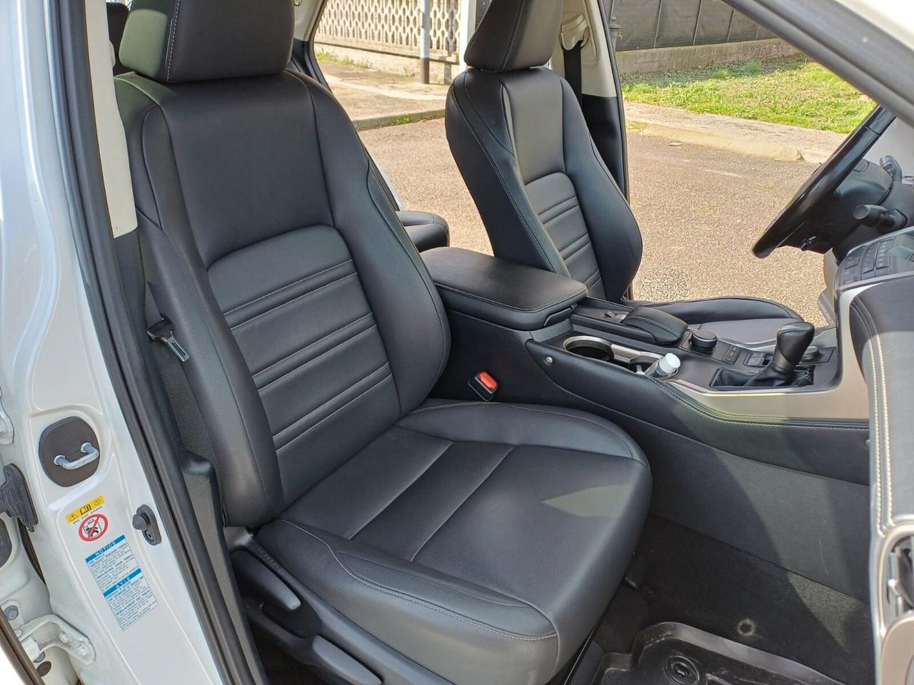 Lexus NX 300h Hybrid 4WD Luxury