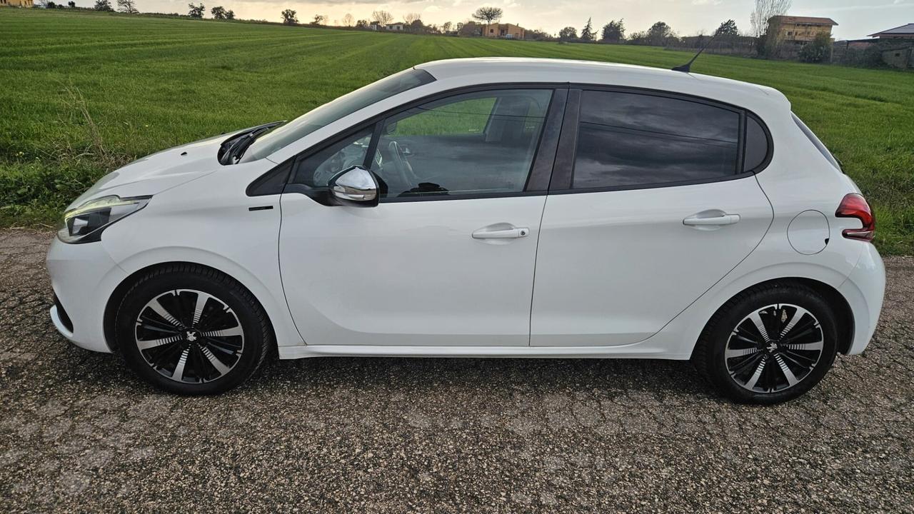 Peugeot 208 PureTech 82 Stop&Start 5 porte Signature