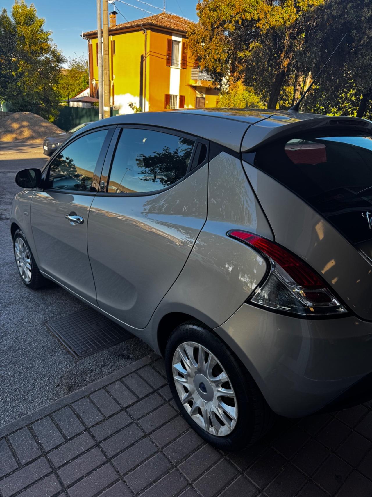Lancia Ypsilon 1.4 Unyca Ecochic GPL