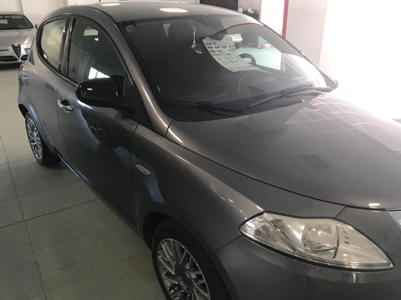 Lancia Ypsilon 1.2 69 CV 5 porte S&S Platinum