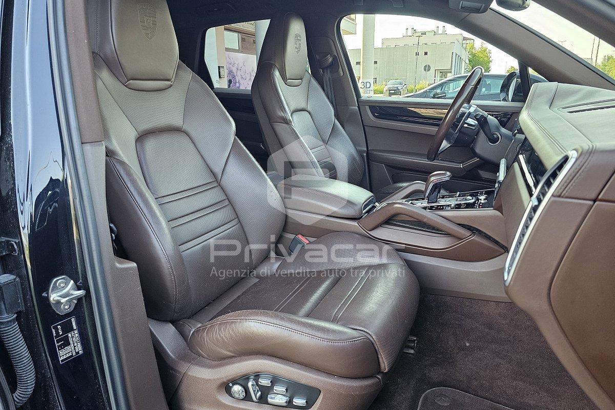 PORSCHE Cayenne 3.0 V6