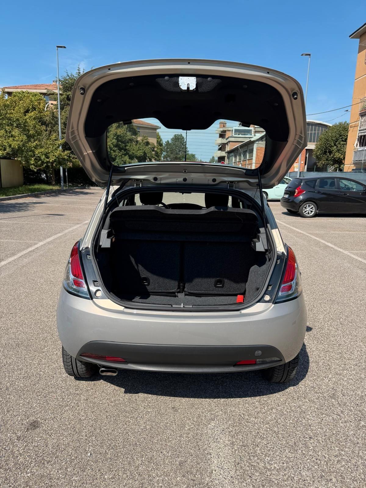 Lancia Ypsilon 1.2 - NEOPATENTATI - 12 MESI DI GARANZIA -
