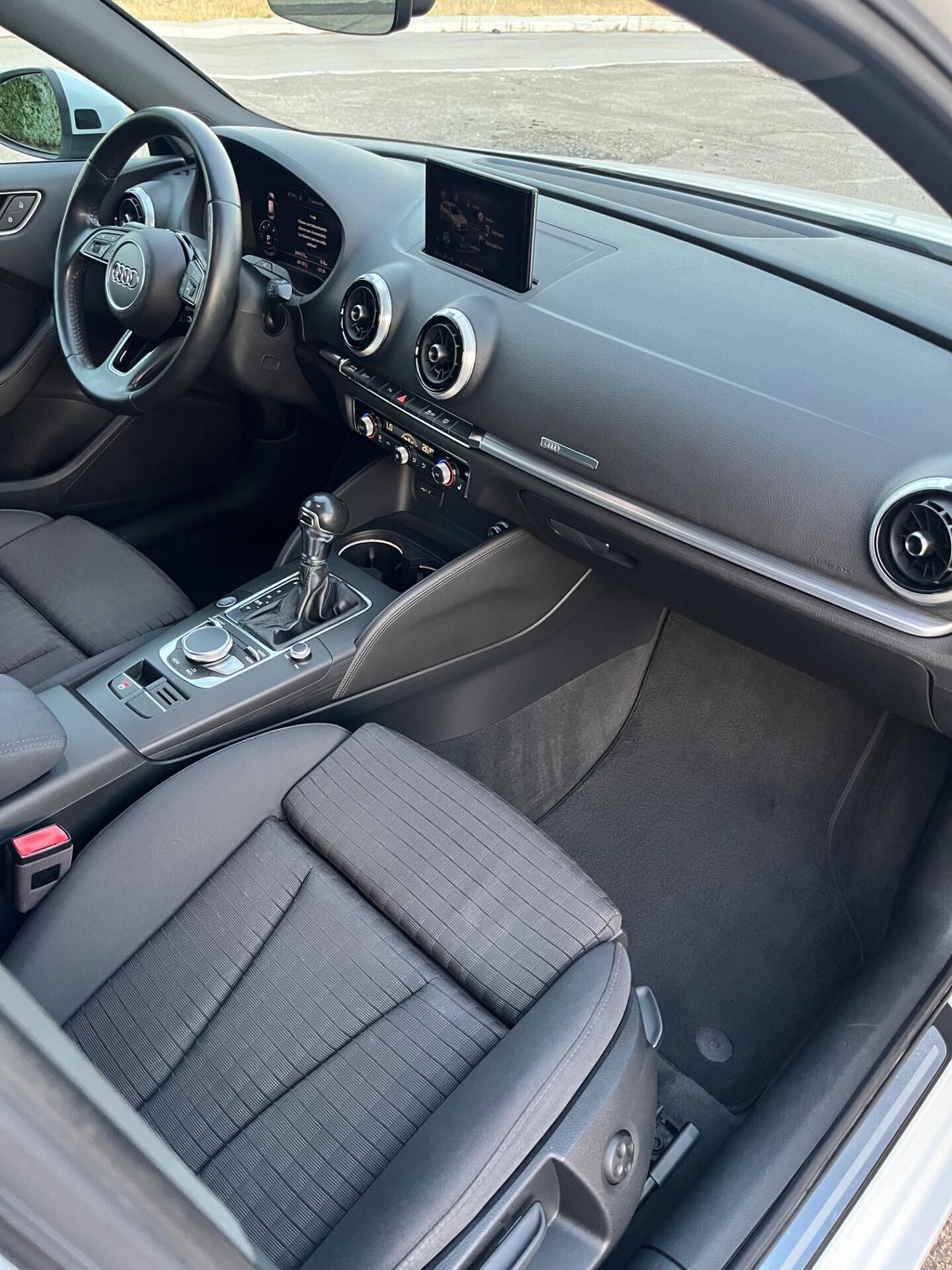 Audi A3 1.6 TDI 116 CV S tronic Design FULL TETTO PANORAMICO
