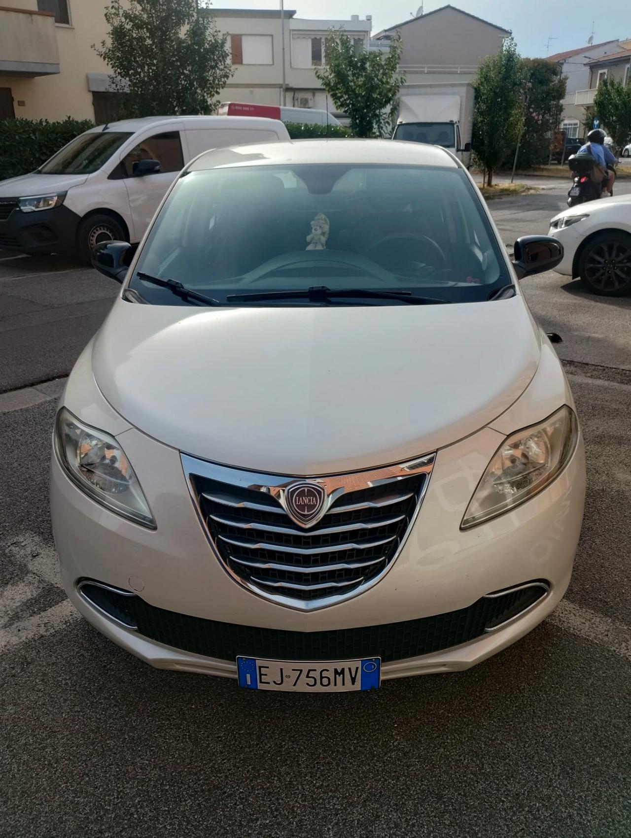 Lancia Ypsilon 1.2 69 CV 5 porte S&S Silver