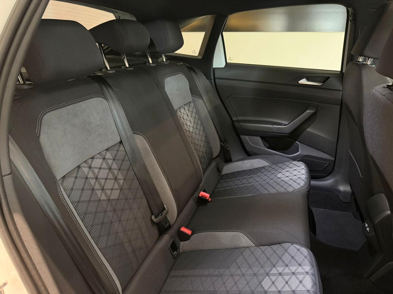 Volkswagen Taigo 1.0 TSI 115 CV DSG R-Line