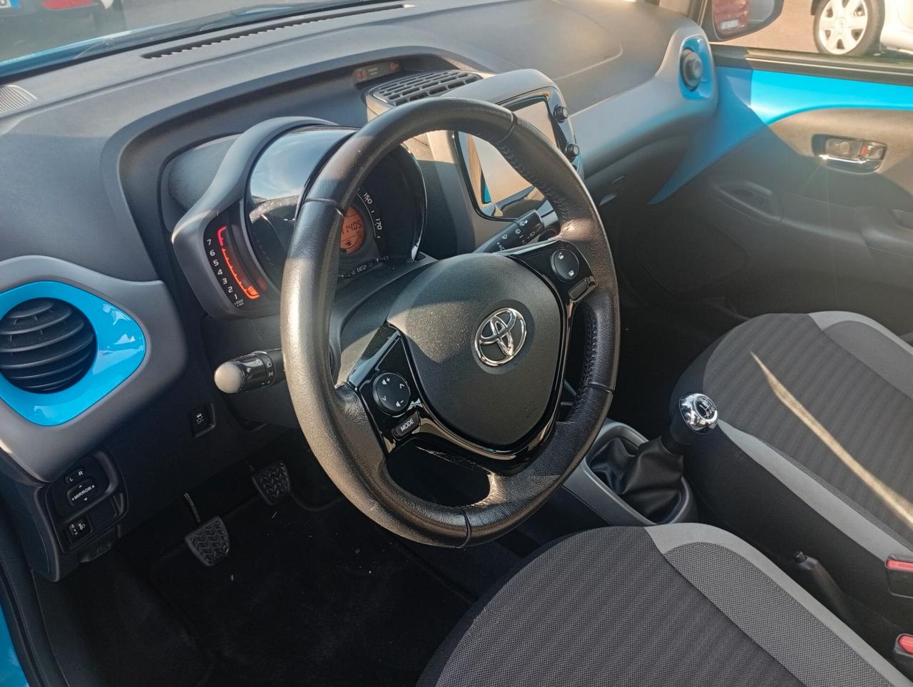 Toyota Aygo Connect 1.0 VVT-i 72 CV 5 porte x-clusiv NEOPATENTATI OK