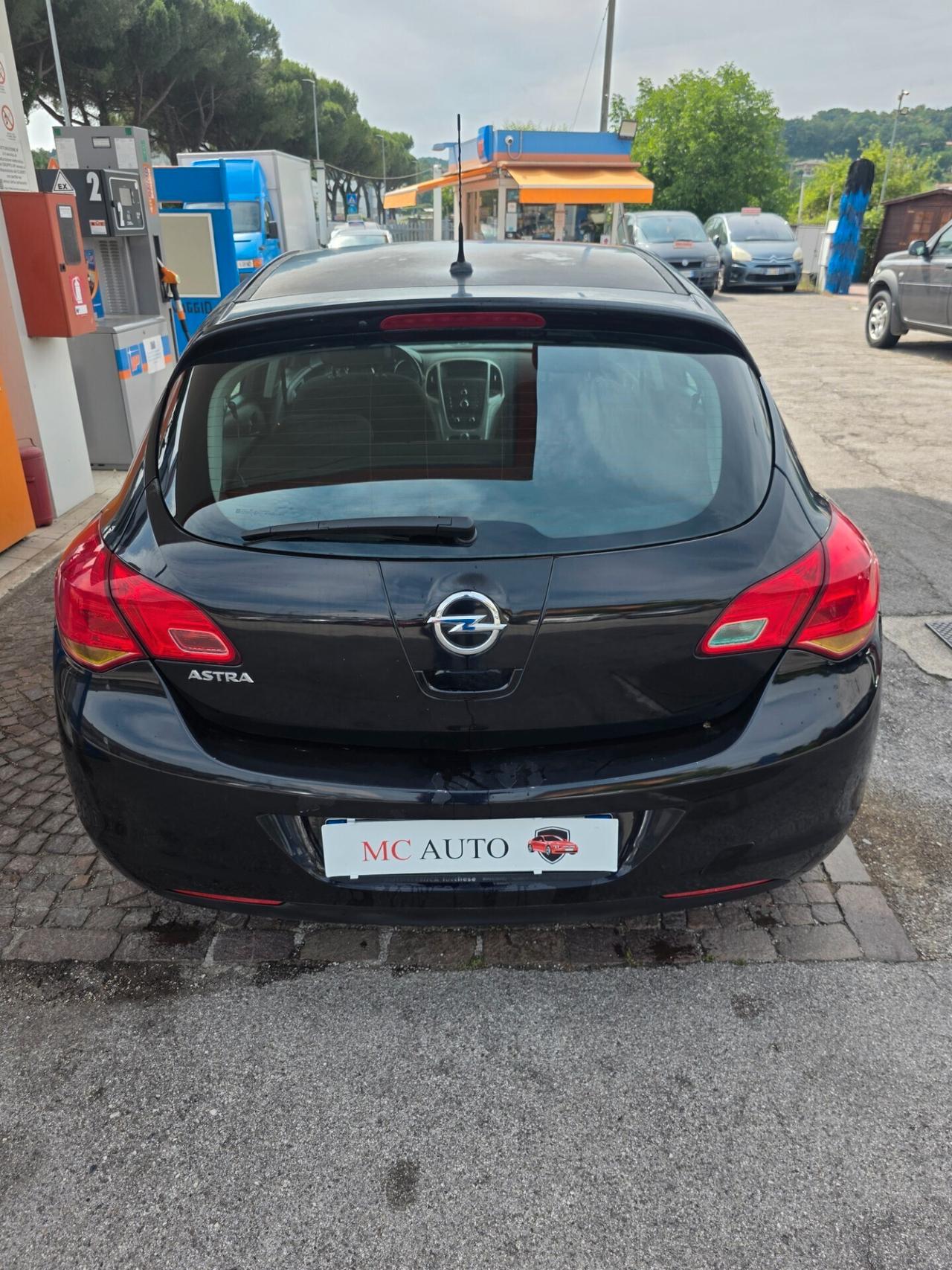 Opel Astra 1.4 100CV 5 porte GPL con 236.000km Neopatentati ok