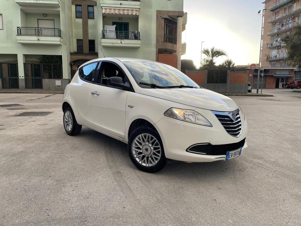 Lancia Ypsilon 0.9 TwinAir 85 CV 5 porte Metano Ecochic Gold