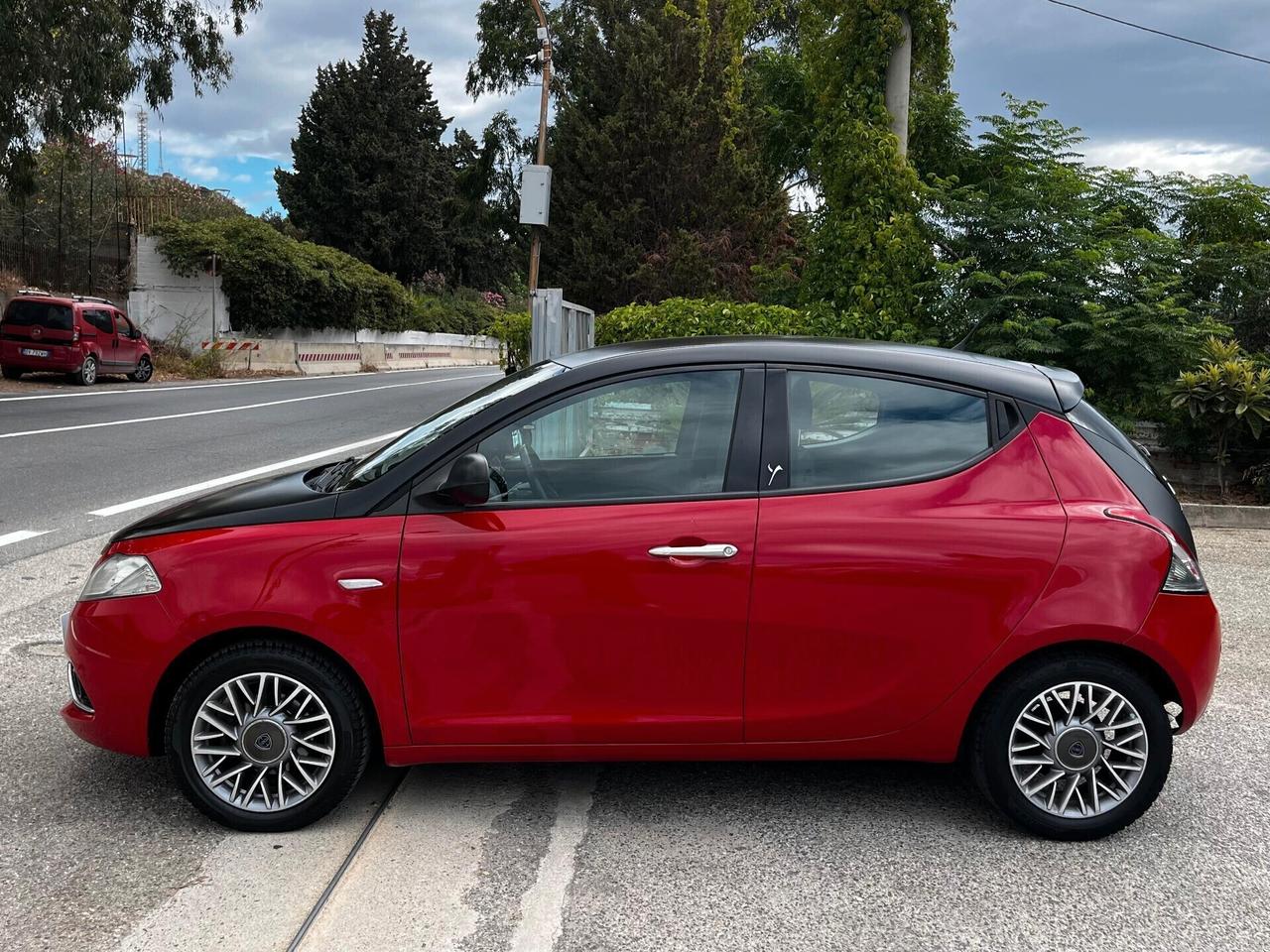 Lancia Ypsilon 1.2 69 CV 5 porte GPL Ecochic Silver