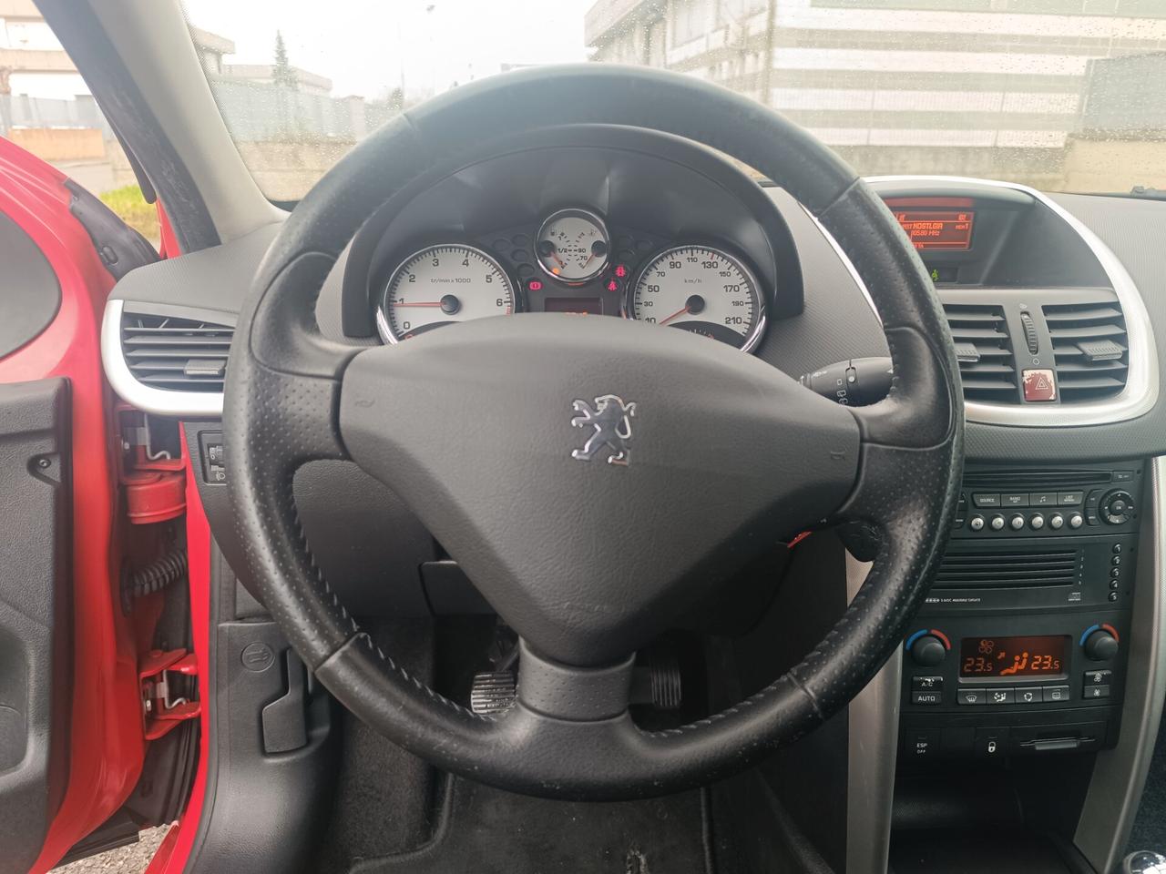 Peugeot 207 1.6 benzina SOLAMENTE 95.000 KM