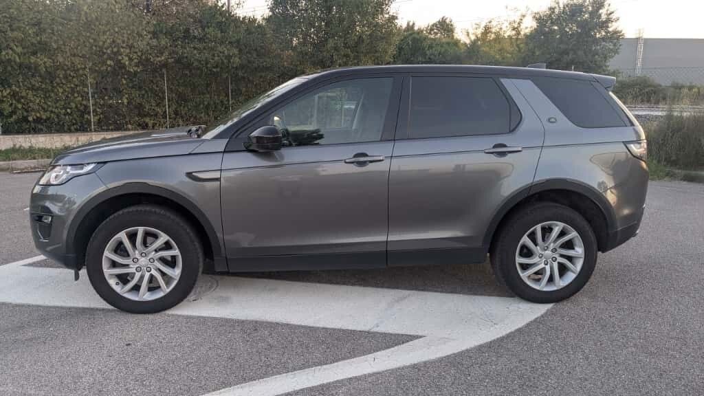 Land Rover Discovery Sport 2018 photo 3