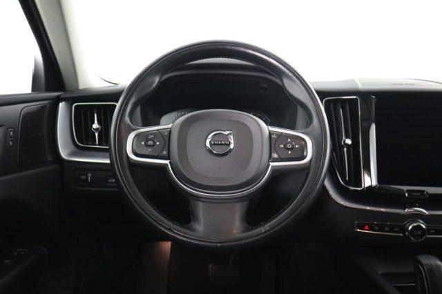 VOLVO XC60 XC60 B4 (d) automatico Momentum