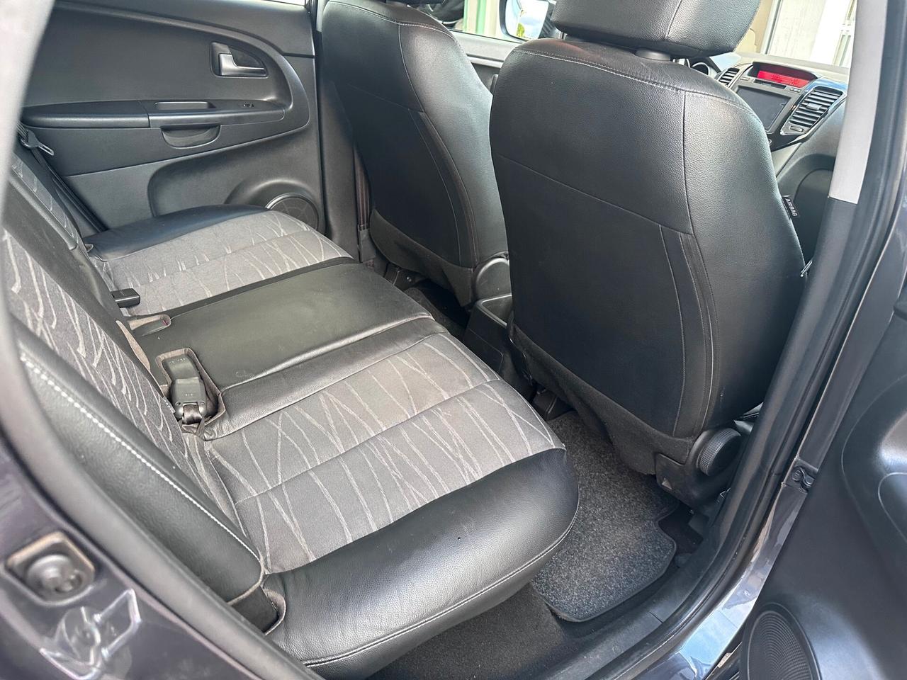 Kia Venga 1.4 CRDi 90CV Cool*EURO6*NAVI*CAM