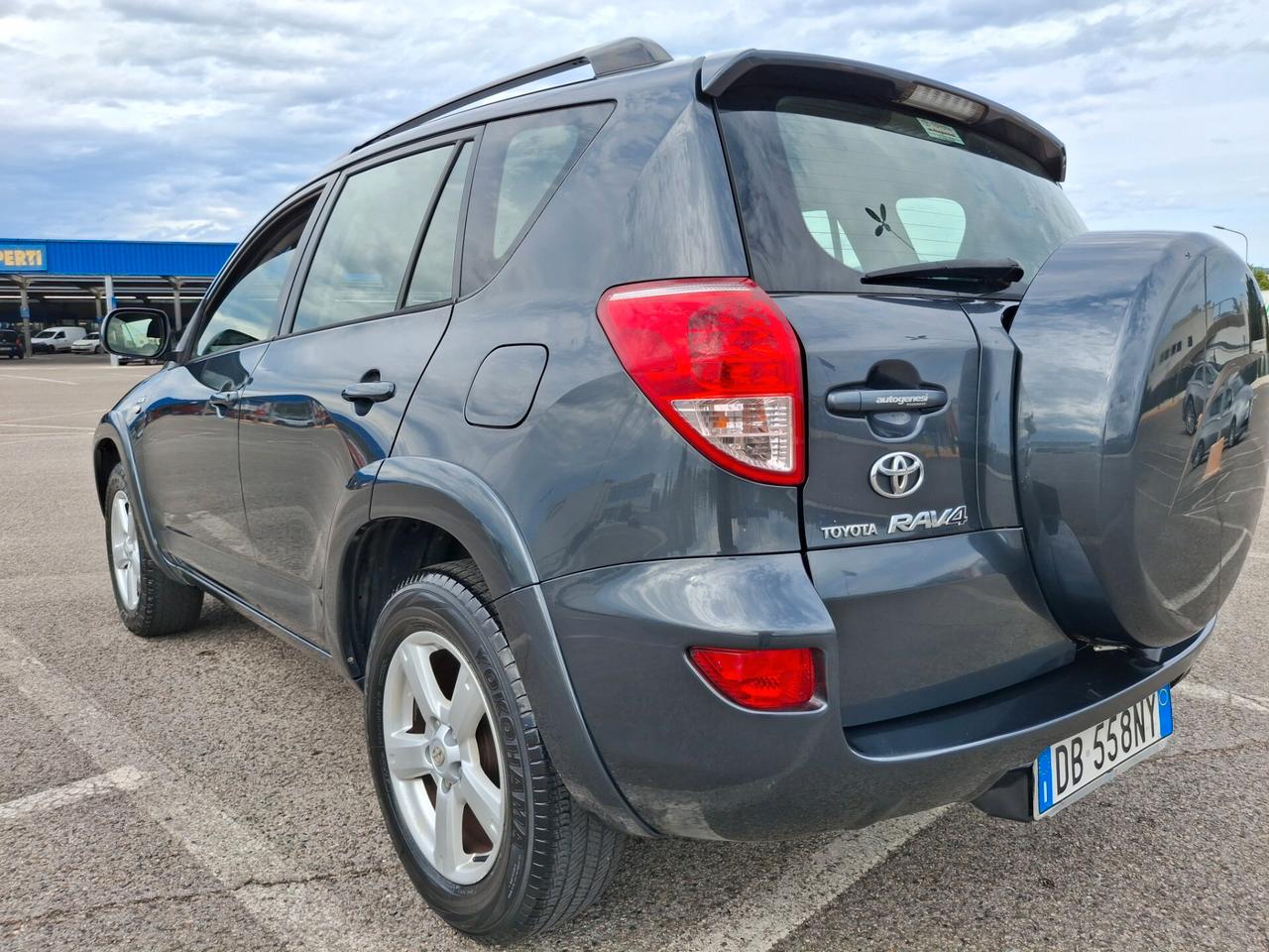 Toyota RAV 4 2.2 D-4D-DIESEL*PERFETTA*