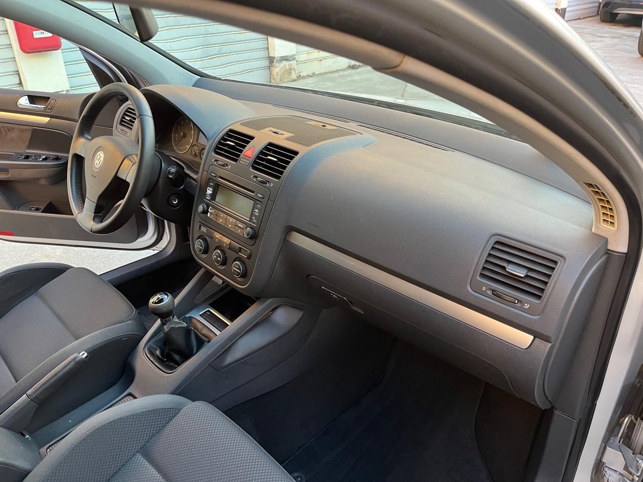 Volkswagen Golf 1.6 16V FSI 5p. Sportline