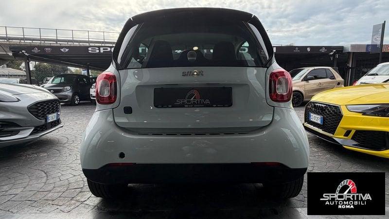 smart fortwo NAVI SENSORI PARCHEGGIO RATA MENSILE 235,00 EURO fortwo EQ Passion