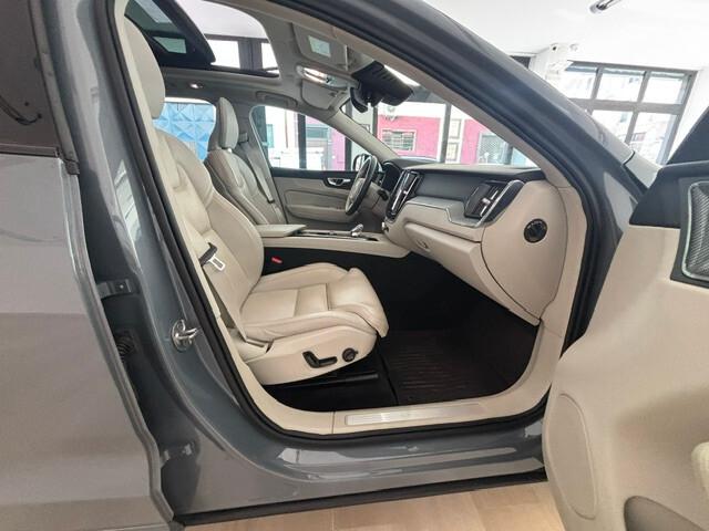 Volvo XC60 2.0d b4 Ultimate Dark awd 2024