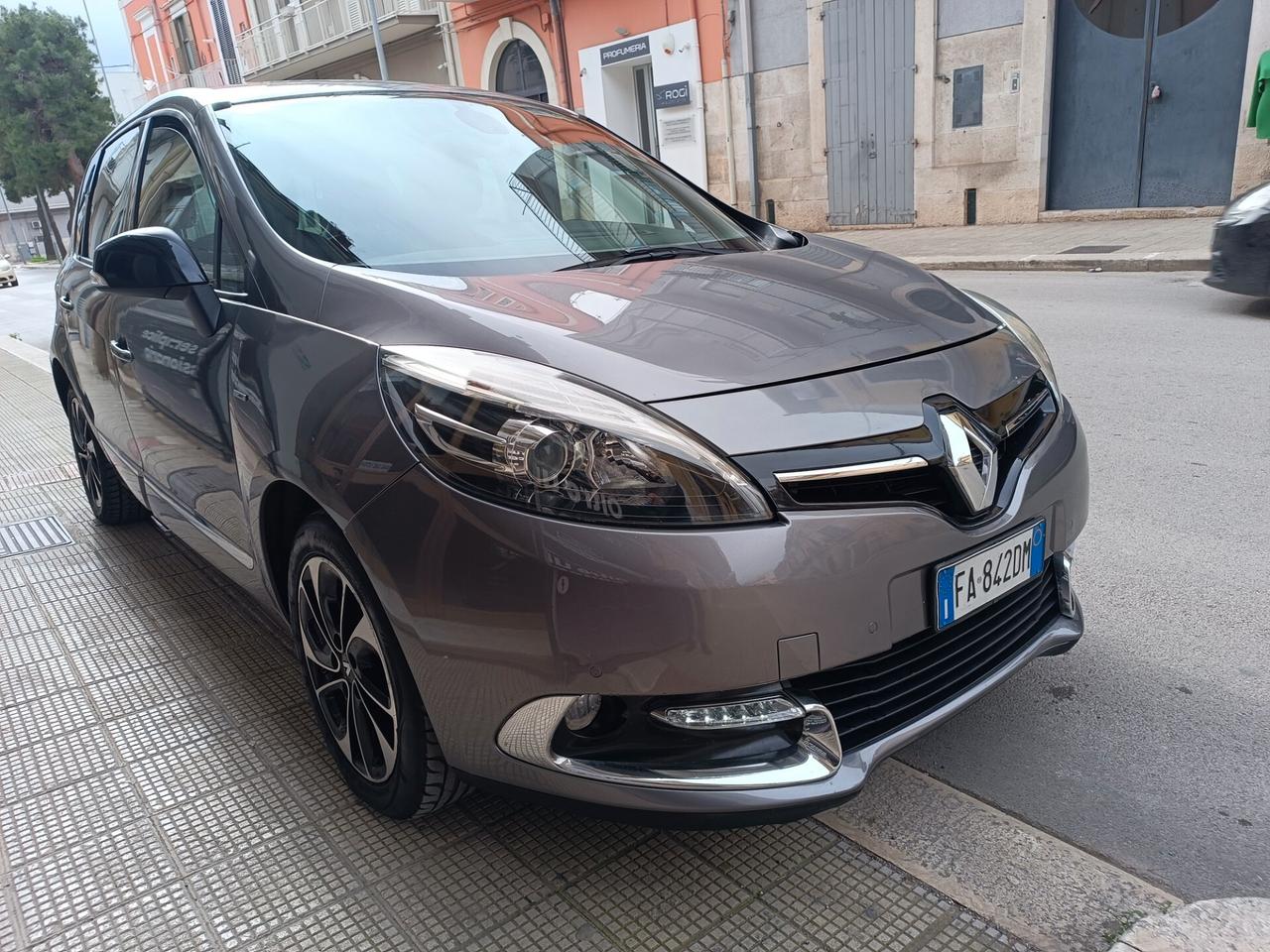 Renault Scenic Scénic dCi 110 CV LIMITED BOSE NAVI CAMERA
