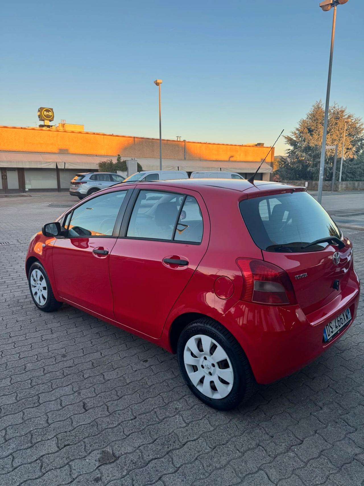 Toyota Yaris 1.0 5 porte Now