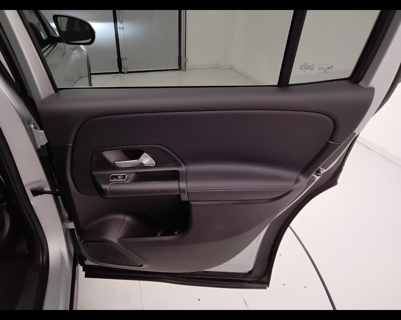 Mercedes-Benz GLB - X247 2019 - GLB 180 d Sport auto