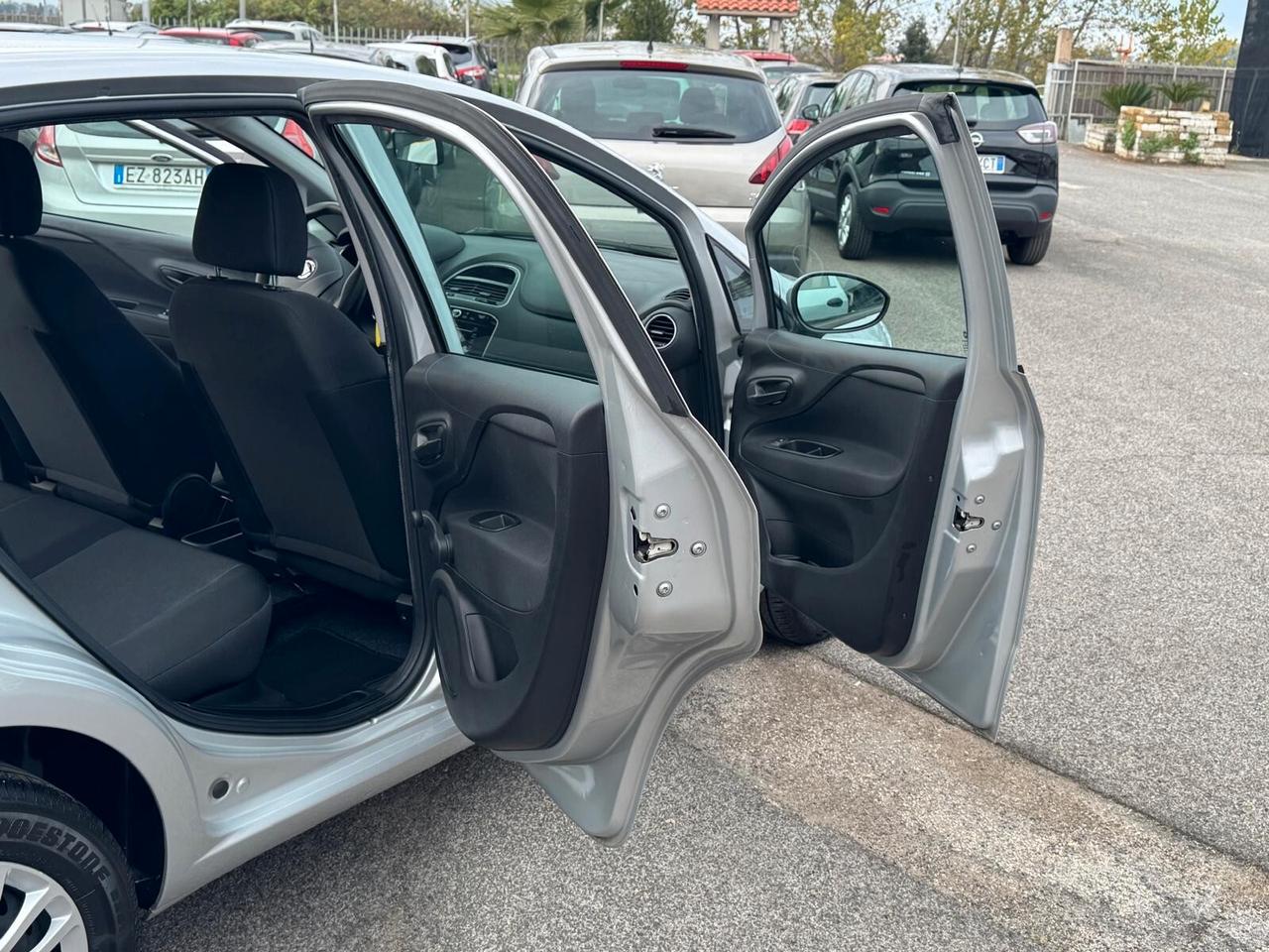 Fiat Punto 1.2 BENZ 5 PORTE KM 64000 - 2015