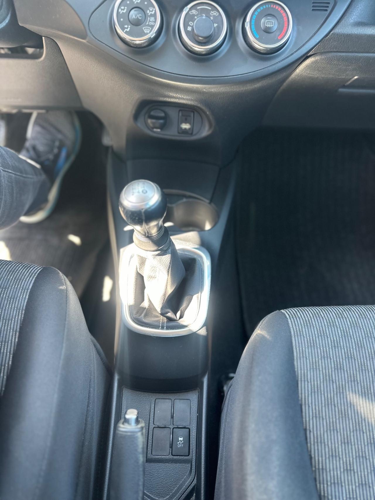 Toyota Yaris 1.0 5 porte Active
