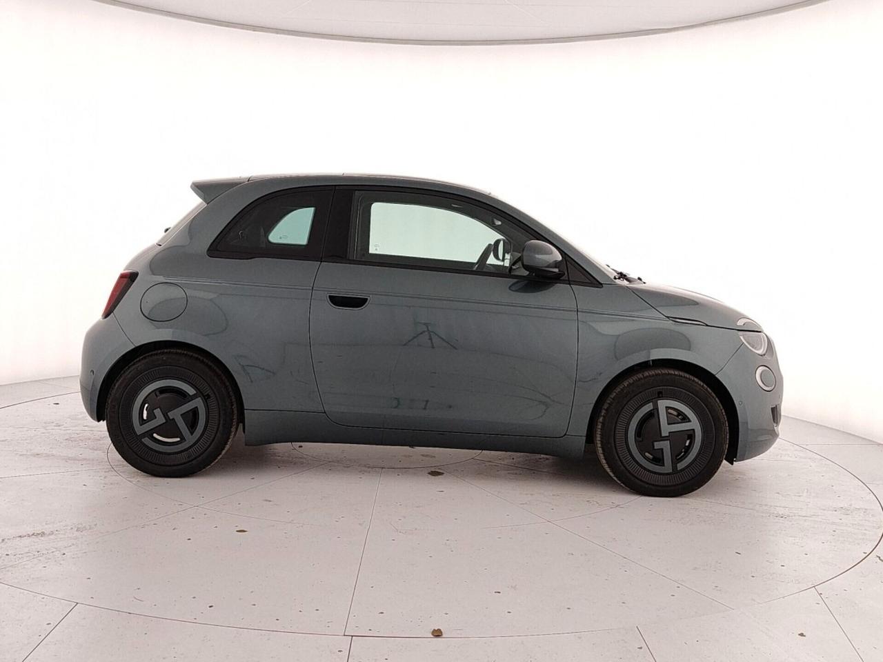 Fiat 500 500e Berlina 42 kWh Giorgio Armani