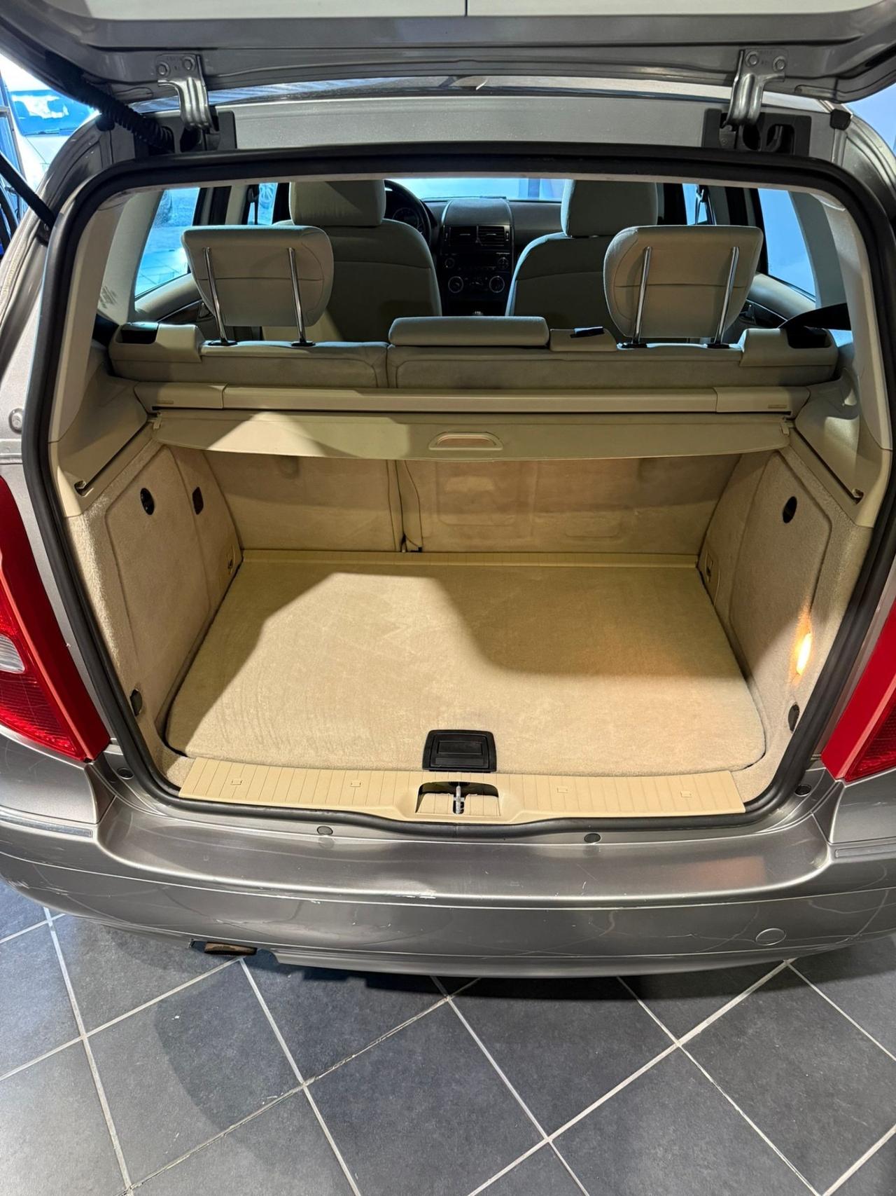 Mercedes A 150 - BENZINA-NEOPATENTATI