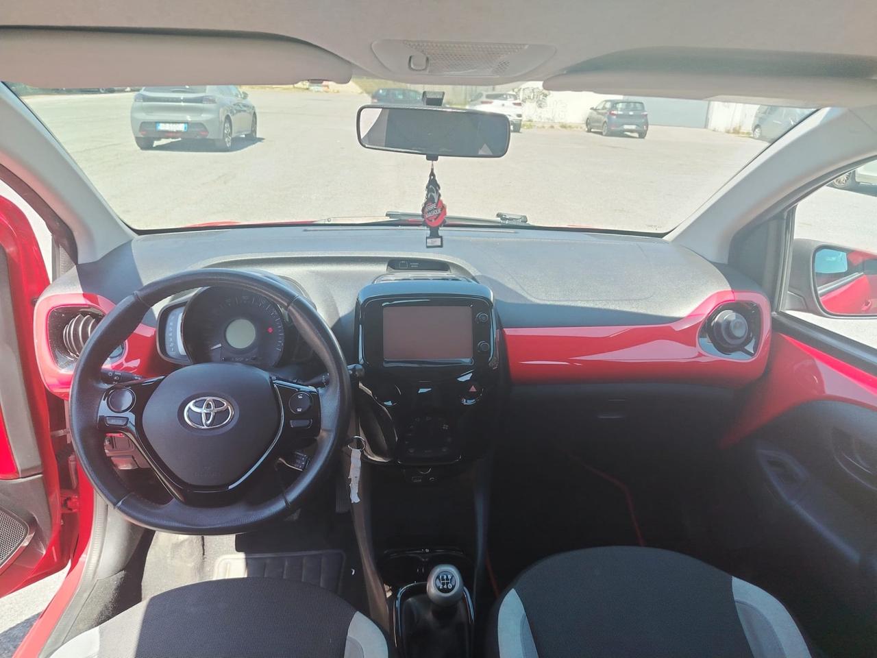 Toyota Aygo 1.0 VVT-i 69 CV 5 porte x-play