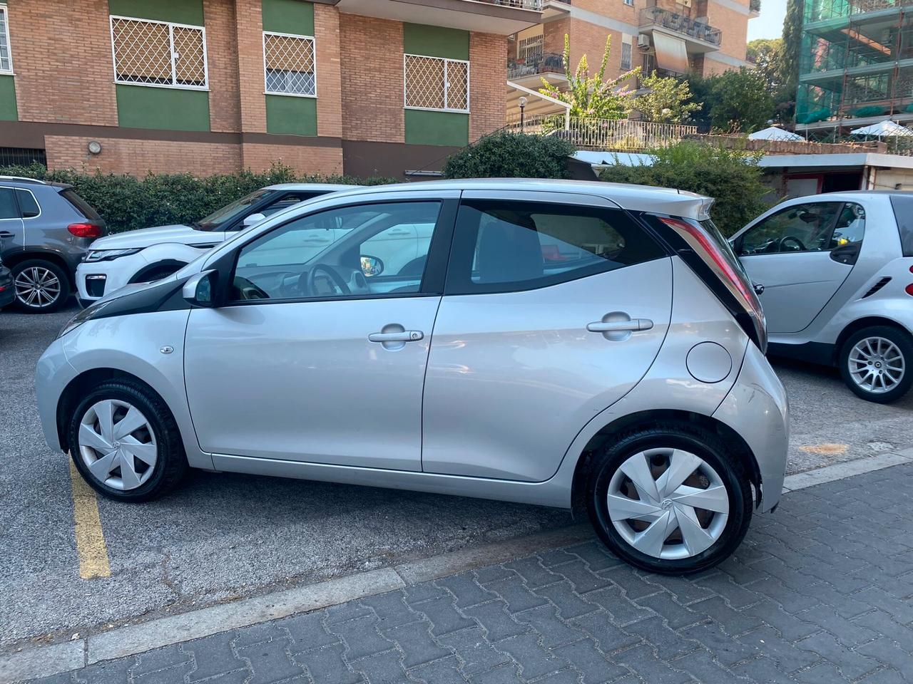 Toyota Aygo 1.0 VVT-i 69 CV 5 porte x-cool TSS MMT