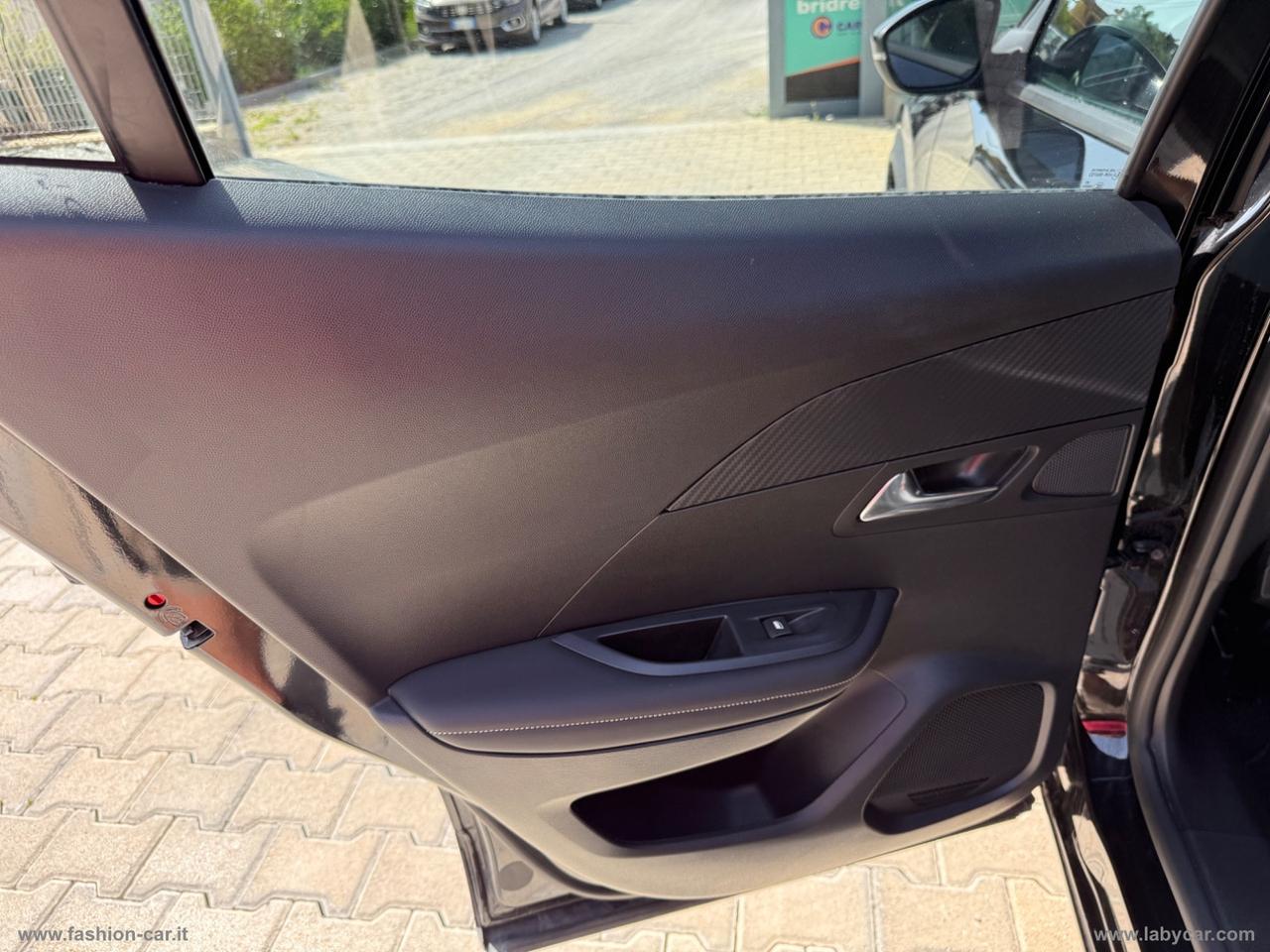 PEUGEOT 2008 PureTech 100 S&S Allure