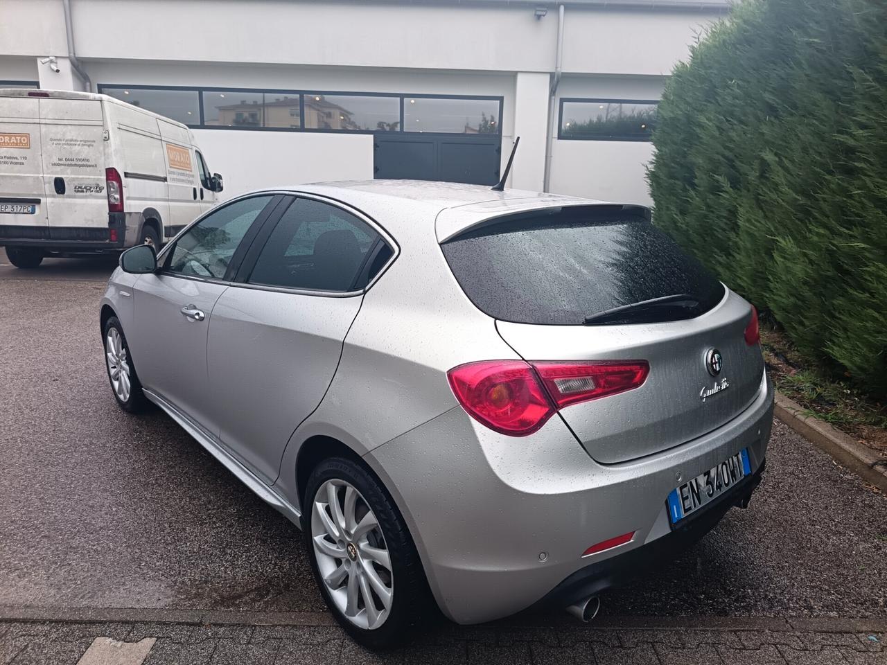 Alfa Romeo Giulietta 2.0 JTDm-2 140 CV Distinctive ok neo patente