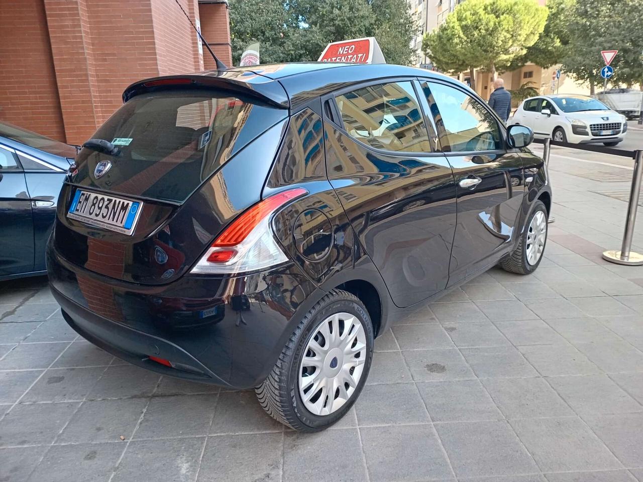 Lancia Ypsilon 1.2 69 CV Unyca