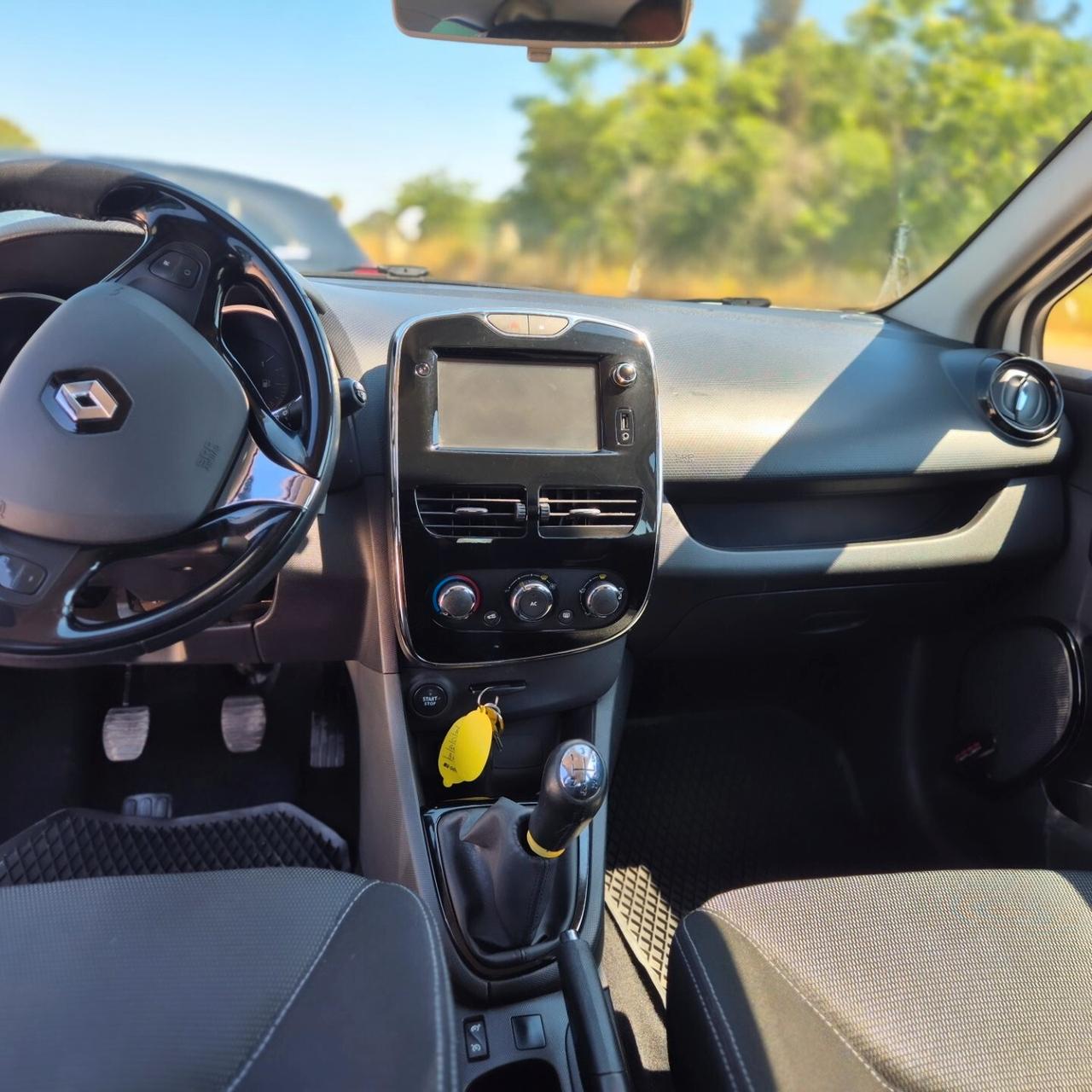 Renault Clio 1.2 75CV 5 porte ok neopatentati