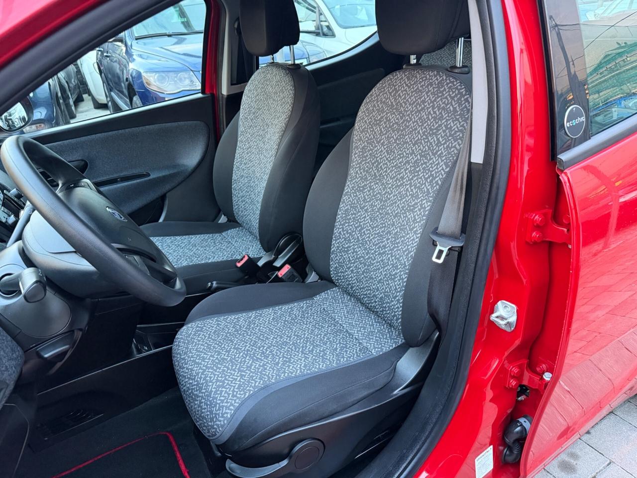 Lancia Ypsilon 1.0 Fire Hybrid Benzina
