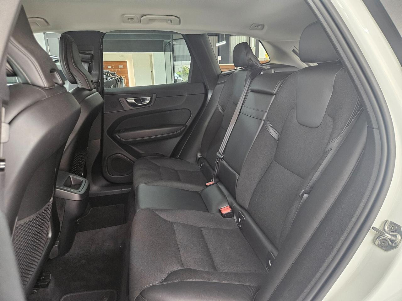 Volvo XC60 2.0 b4 Momentum awd auto my20 - IVA ESPOSTA