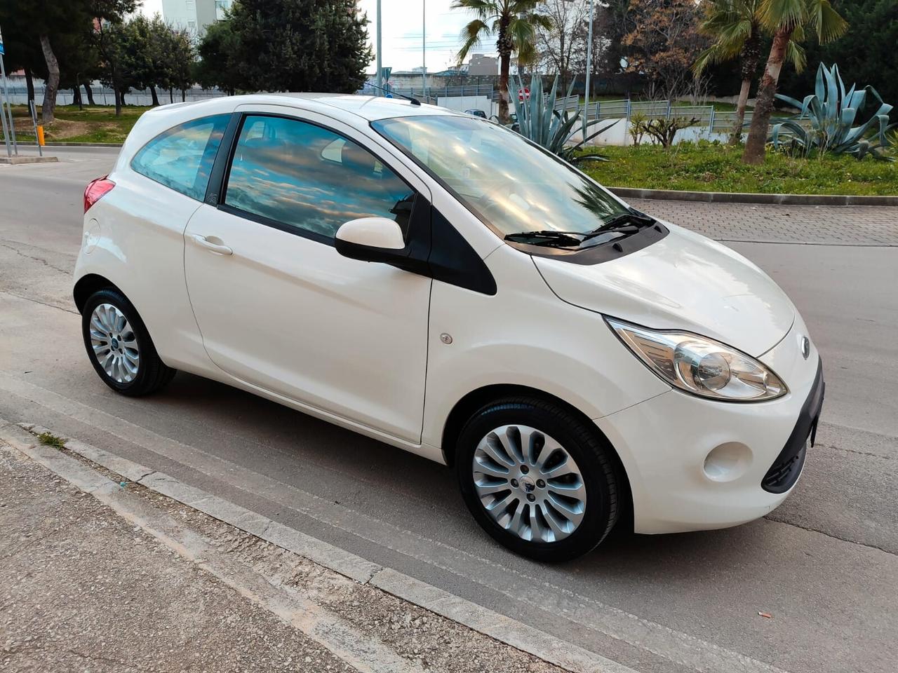 Ford Ka 1.2 BENZ. 69CV Titanium!