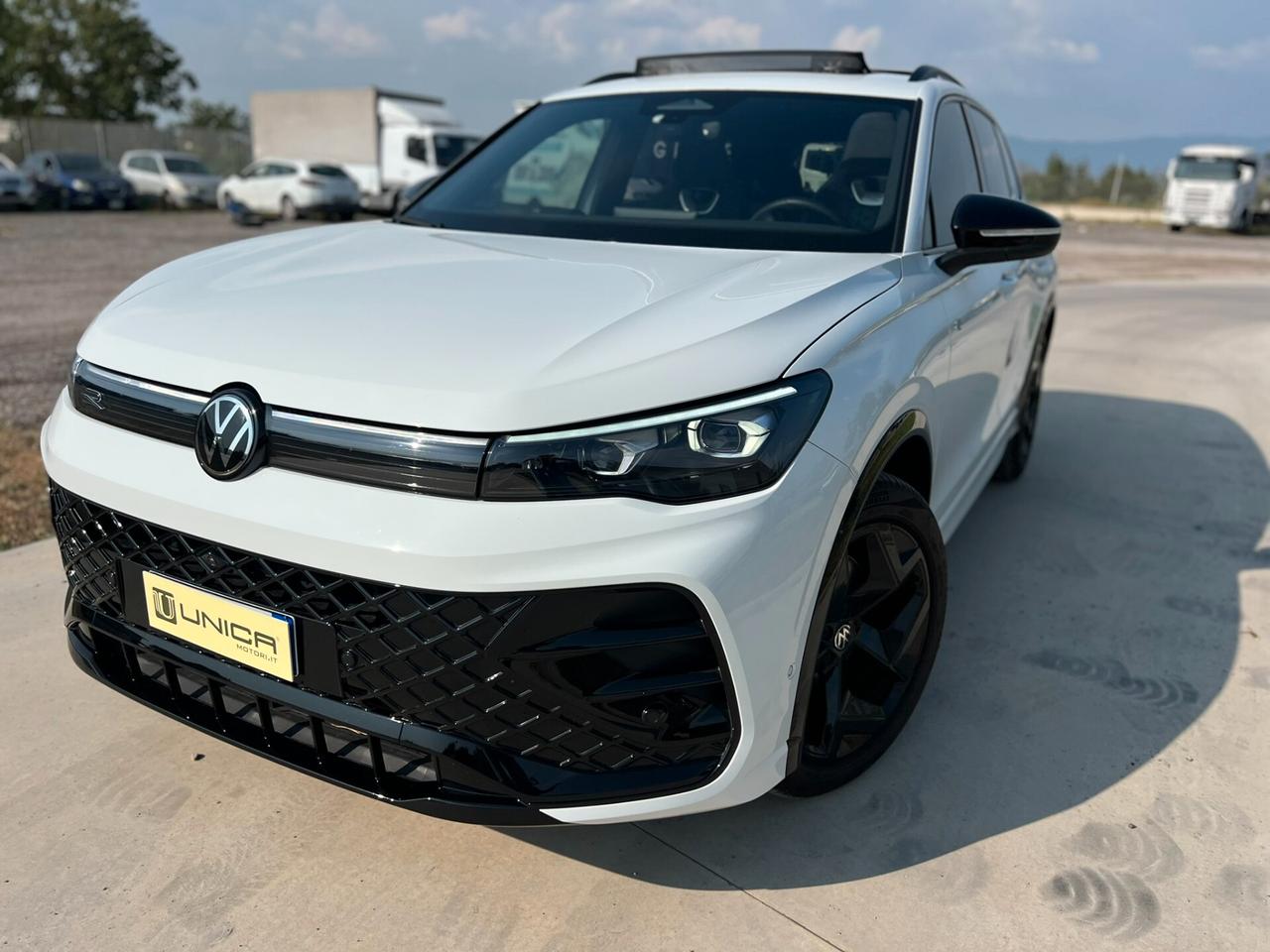 Volkswagen Tiguan 2.0 TDI 150 CV SCR DSG R-Line UNICOPRO TETTO UNICA