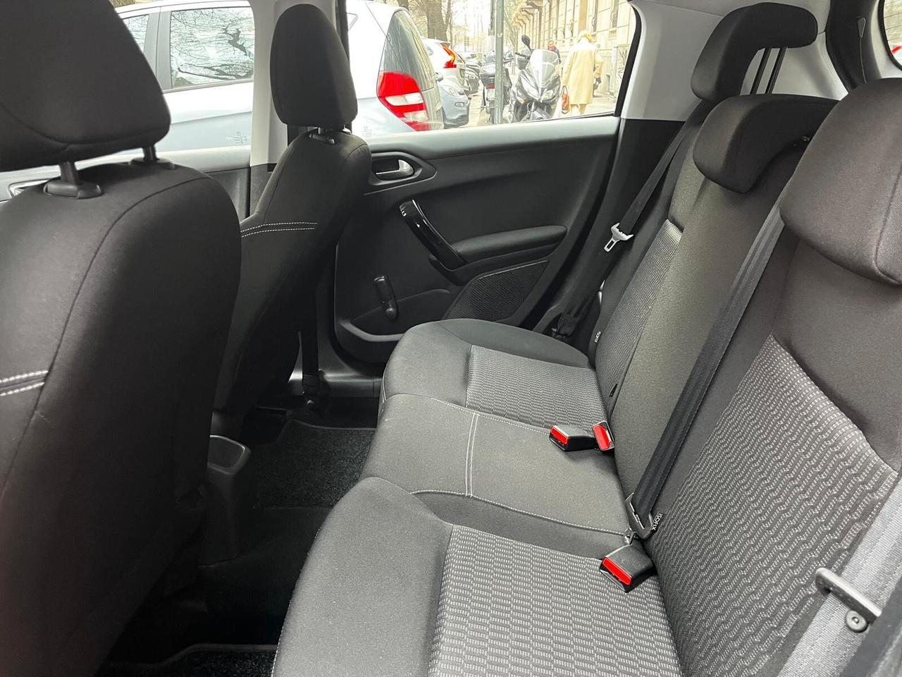 Peugeot 208 PureTech 82 5 porte Allure