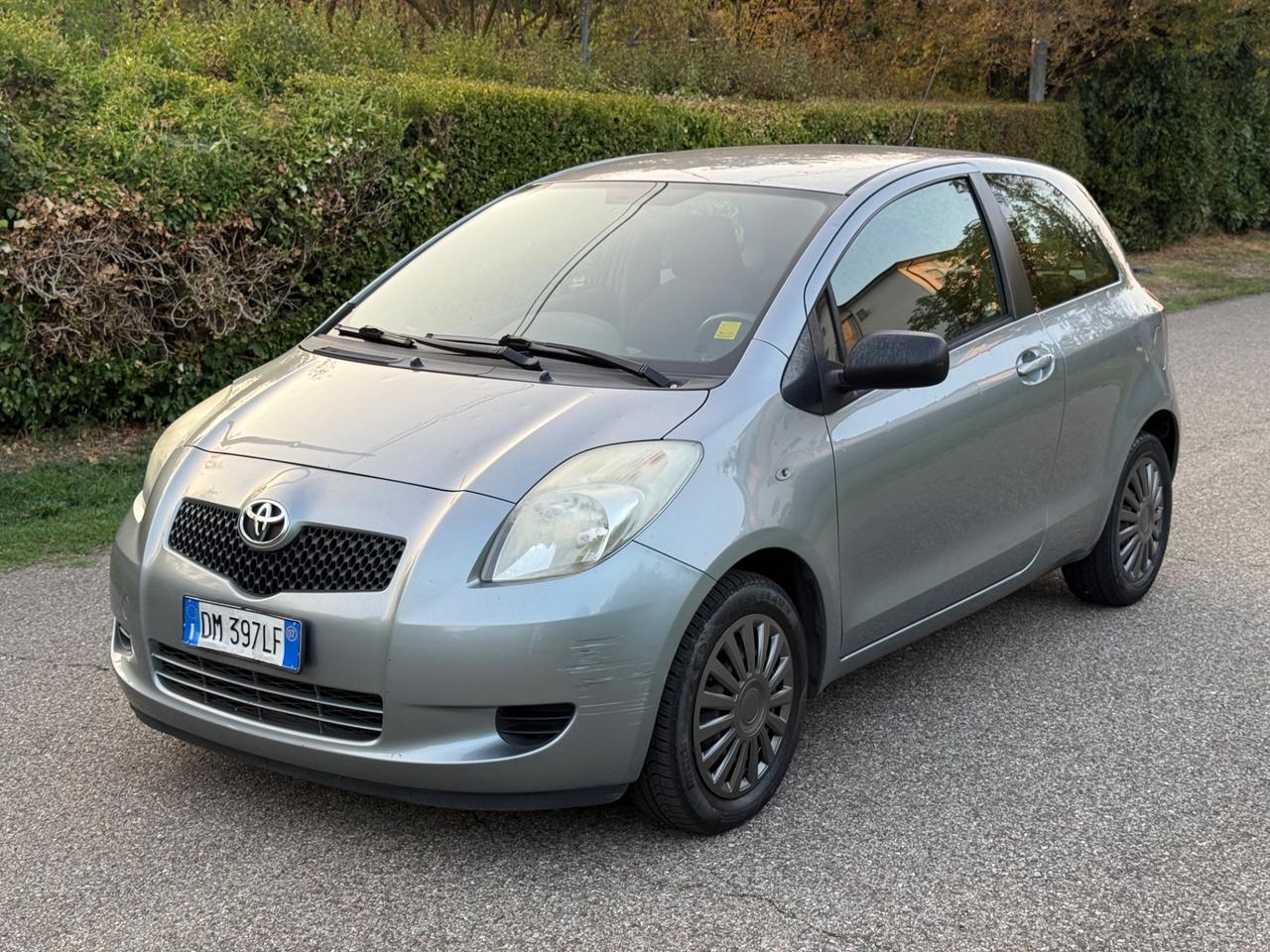 Toyota Yaris 1.0 3 porte Sol