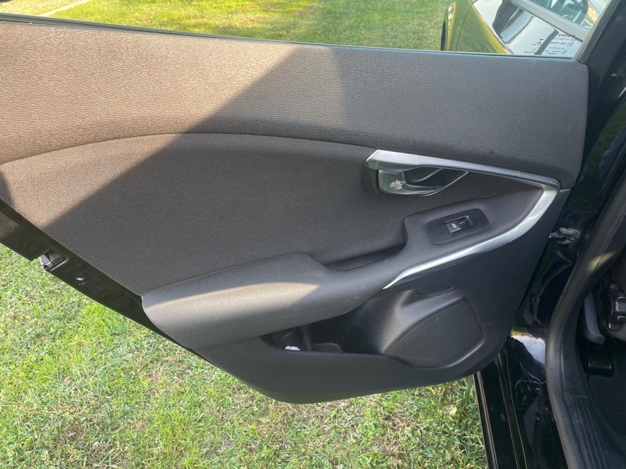 Volvo V40 2.0 D2 120cv MOMENTUM/GARANZIA 12 MESI