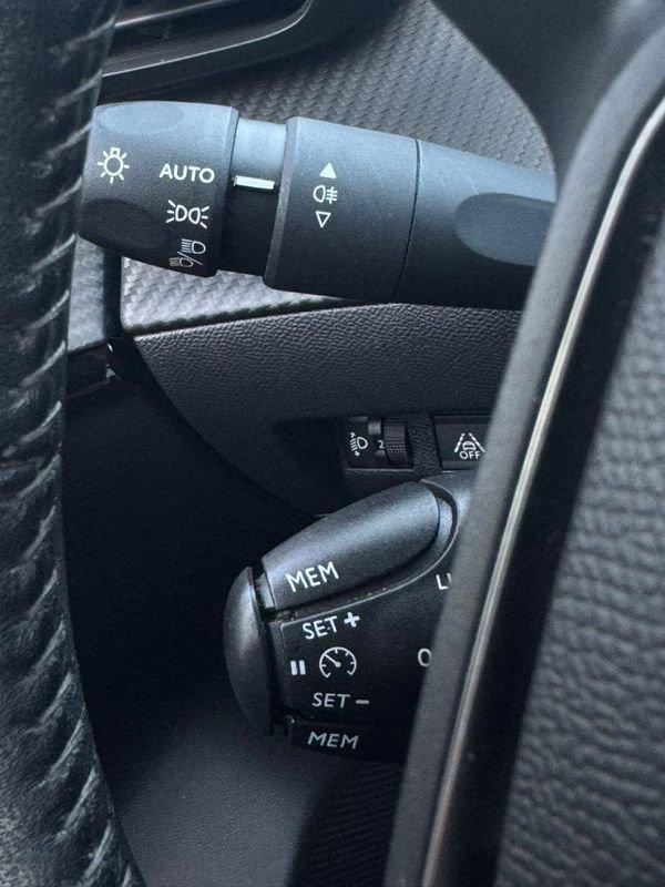 Peugeot 208 PureTech 5 porte +GPL “neopatentato “