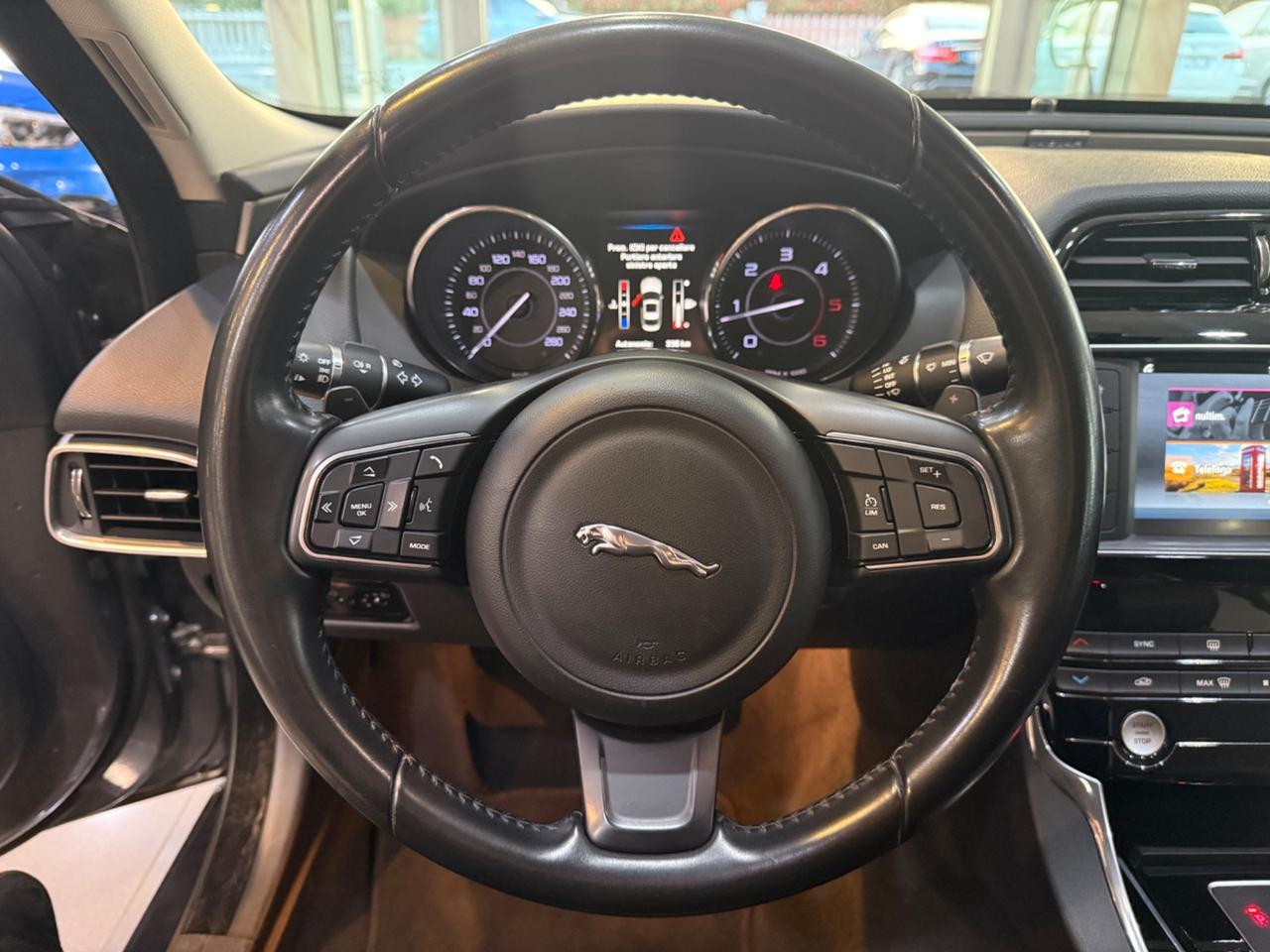 Jaguar XE 2.0 D Turbo 180CV aut. Pure Business Edition