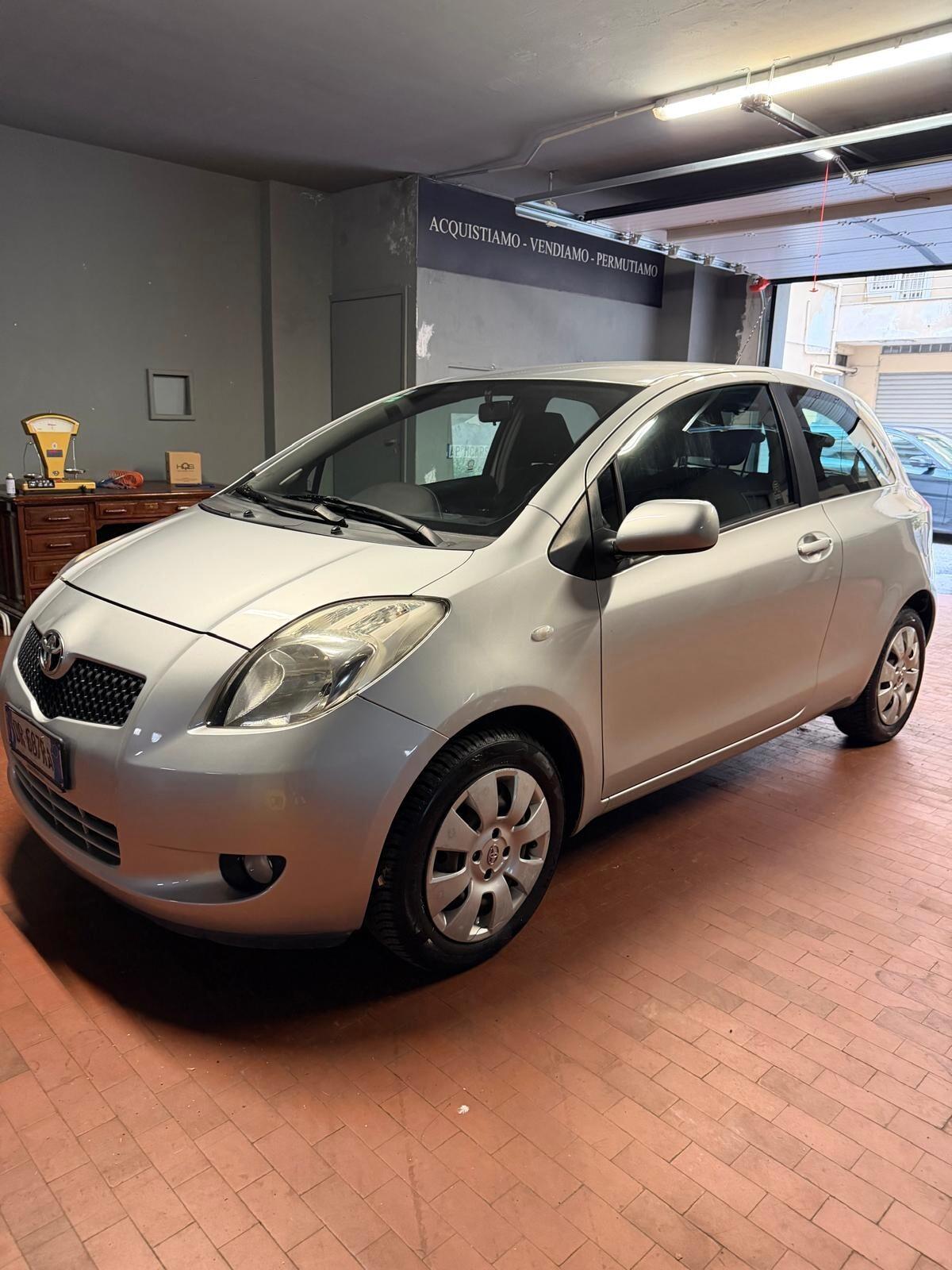 Toyota Yaris 1.0 3 porte Sol